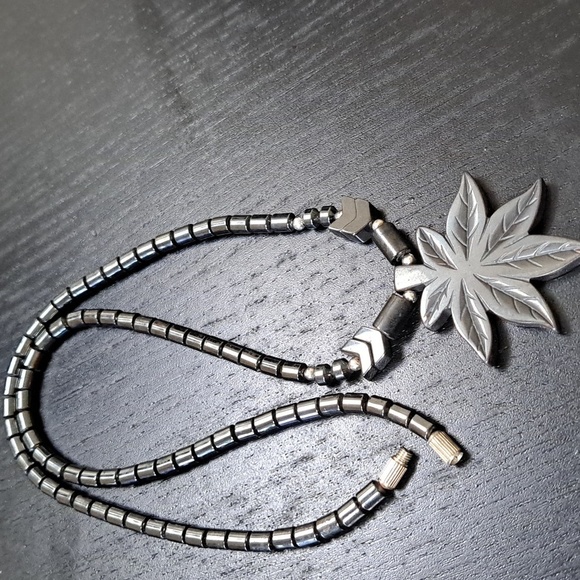 Hematite Weed Pot Leaf Necklace with Barrel Closure - Picture 8 of 9